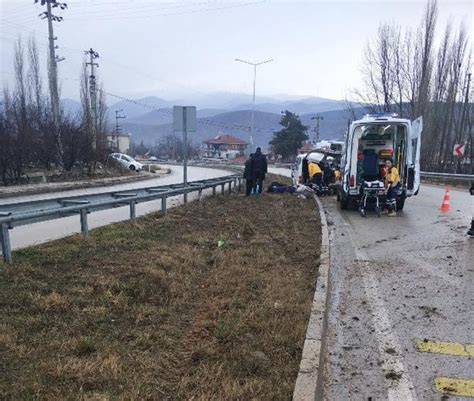 A­m­a­s­y­a­’­d­a­ ­m­i­n­i­b­ü­s­ ­t­a­k­l­a­ ­a­t­t­ı­:­ ­2­ ­y­a­r­a­l­ı­